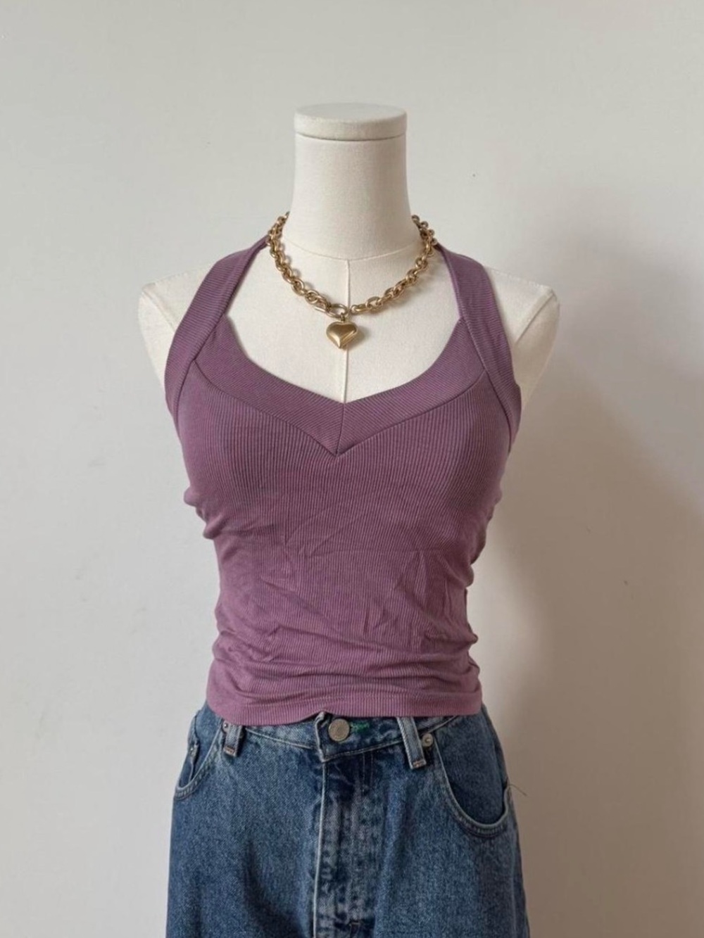 Sleeveless Ribbed V-Neck Tank Top in Dusty Purple